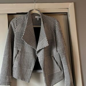 Calvin Klein cropped black/white blazer. Great condition. Barely worn.